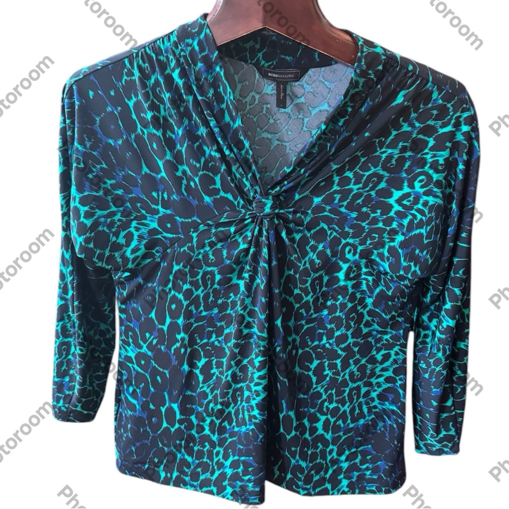 BCBG leopard blouse size L in like new condition